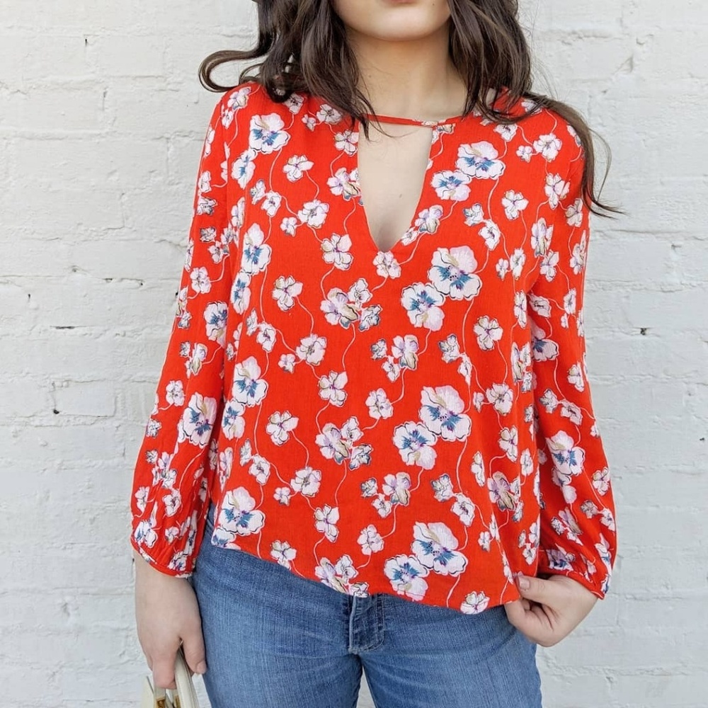 Floral key whole blouse